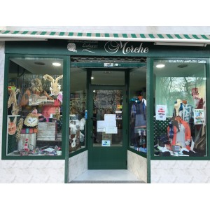 Mercer&iacute;a Merche, zona Los Rosales, en A Coru&ntilde;a